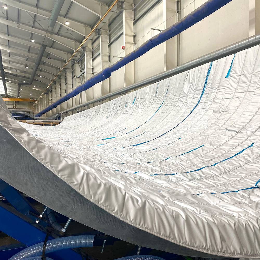 Avanceret termoløsning sikrer stabil temperatur i støbeformene til vindmøllevinger