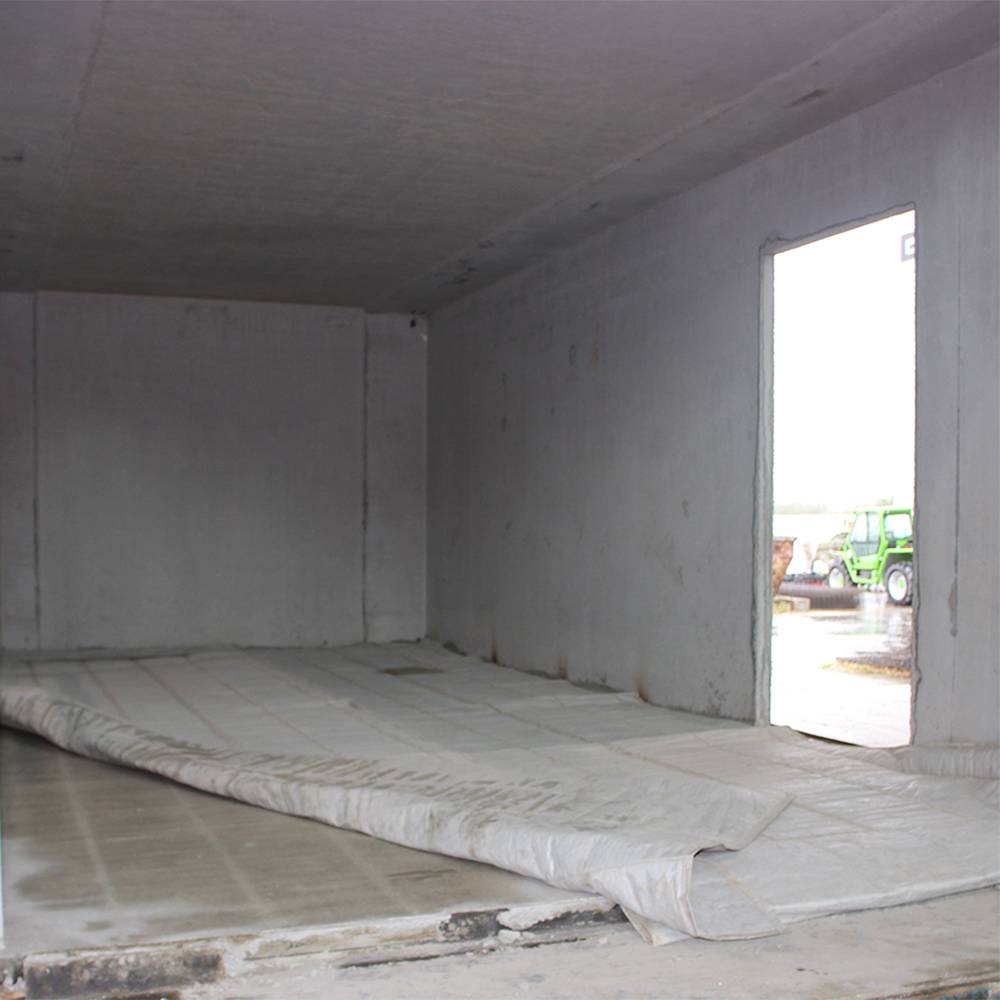 During production, the concrete floor elements are covered with the thermal concrete duvets from Combitherm